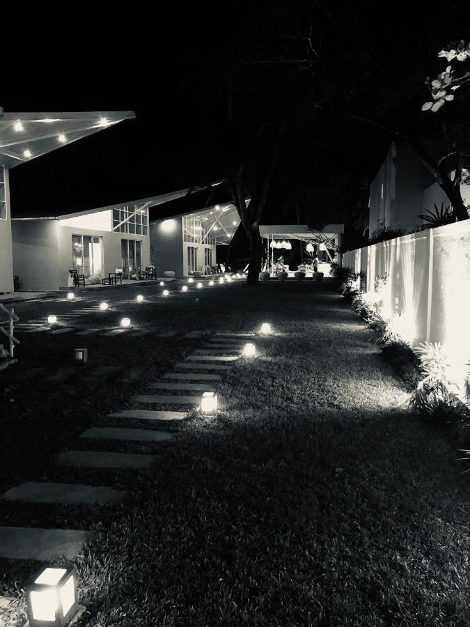 Mawella Beach Resort Тангале Екстериор снимка